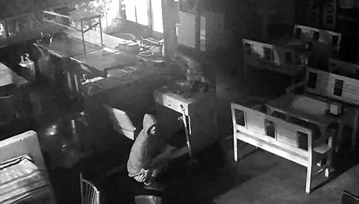 Adana’da tost yiyip portakal suyu içtiği büfeden para ve telefon çaldı