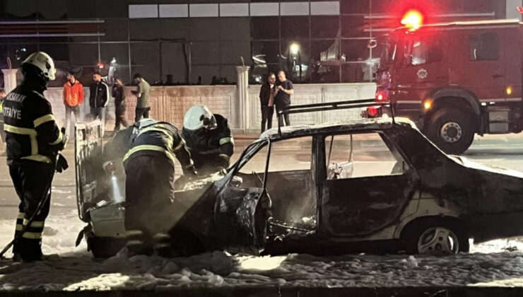 Aksaray’da alev alan araba küle döndü