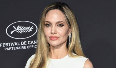 Angelina Jolie’yi örnek aldı! Kara Tointon, iki göğsünü de aldırdı