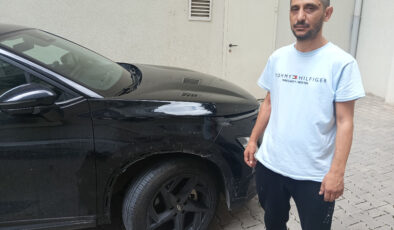 Ankara’da başıboş köpek sürüsü park halindeki araca ziyan verdi