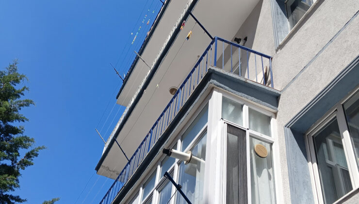 Ankara’da komşusunun balkonundan kendi konutuna çalışırken 2. kattan düştü