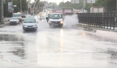 Ankaralılar yaza sağanakla giriş yaptı