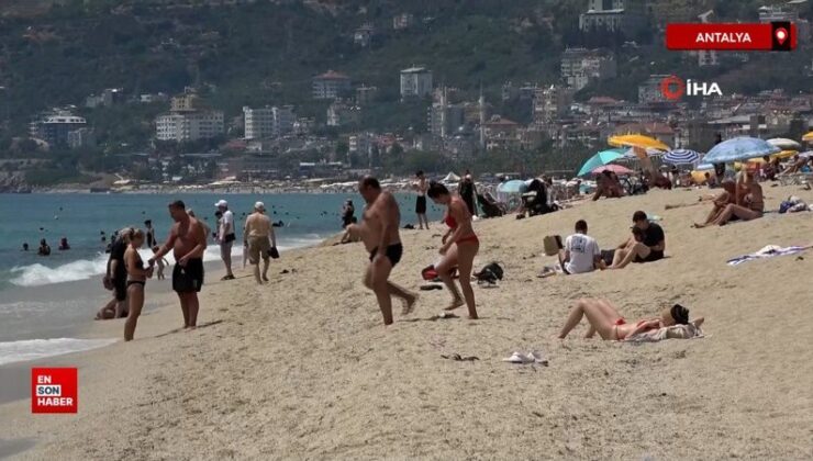 Antalya’da Alanya kıyılarında bayram yoğunluğu