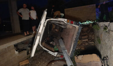 Antalya’da alkollü şoför işvereninden ‘Balık avlayacağım’ diyerek aldığı araçla kaza yaptı