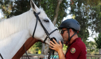 Antalya’da atlı polisler kıyıları inançla koruyor