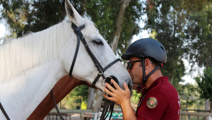 Antalya’da atlı polisler kıyıları inançla koruyor