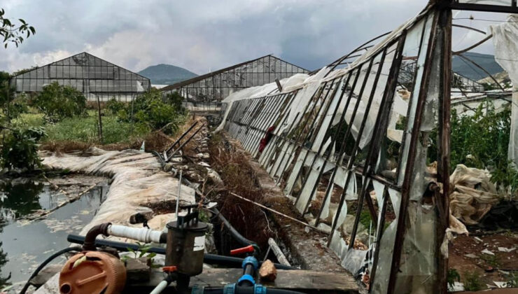Antalya’da hortum: Seralar yıkıldı, çatılar uçtu