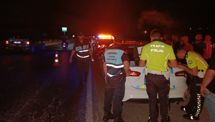 Antalya’da kırmızı ışıkta durmayan araba emniyet şeridinden geçip yayayı ezdi