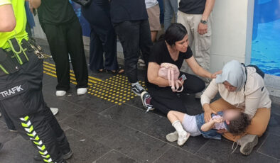 Antalya’da motosikletli kurye yaya anne ve kızına çarptı