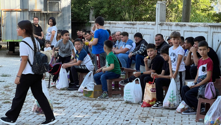 Antalya’nın Kaş ilçesinde asırlık ‘şeker dağıtma’ geleneği