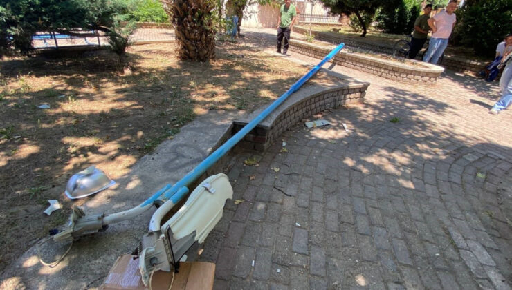 Aydın’da parkta oturanların üzerine aydınlatma direği devrildi: 2 yaralı