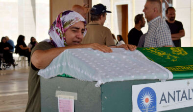 Balıkesir’de erkek arkadaşının katlettiği Dilruba’ya veda