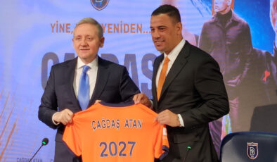Başakşehir, Çağdaş Atan ile 2 yıllık yeni kontrat imzaladı