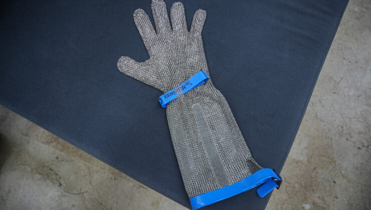 Bayram öncesi acemi kasaplardan el kesilmelerine çelik eldivenli tahlil