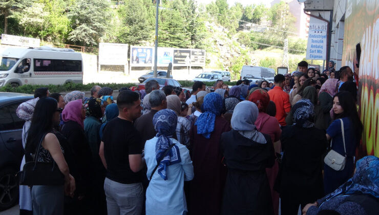 Bilecik’te mağaza açılışındaki ikram için birbirlerini ezdiler