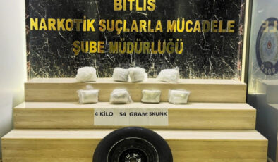 Bitlis’te arabanın yedek lastiği içinde 4 kilo uyuşturucu ele geçirildi