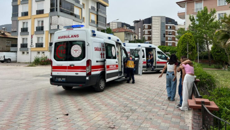 Burdur’da liseli kızların hengamesini ayırmak için ortaya giren 2 kız bıçaklandı