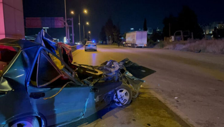 Bursa’da evvel tıra sonra bariyerlere çarpan arabanın şoförü ağır yaralandı