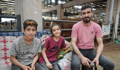 Bursa’da hayvan pazarının 8 yaşındaki satıcısı Ecrin