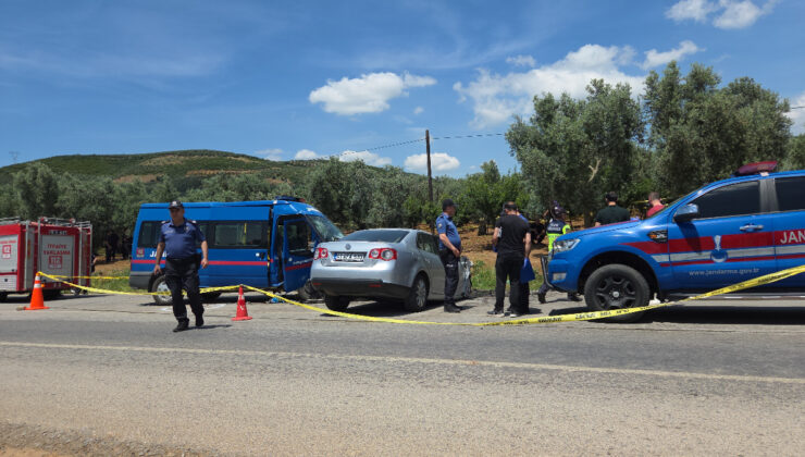 Bursa’da jandarma minibüsü ve araba çarpıştı