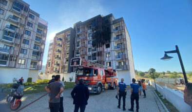 Çanakkale’de apartman yangını: 10 kişi dumandan etkilendi