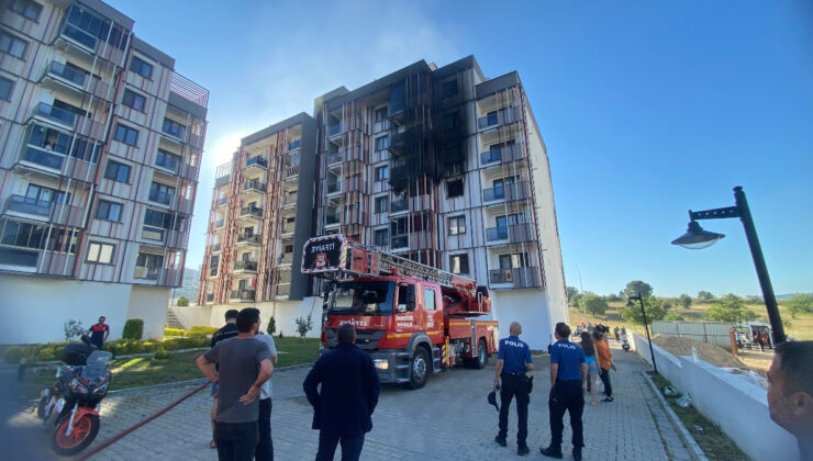 Çanakkale’de apartman yangını: 10 kişi dumandan etkilendi