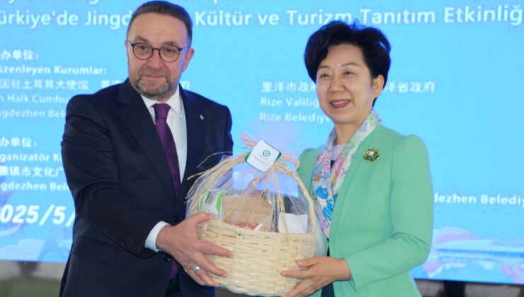 ‘Çayın Ahengi ve İpekyolu Porselen Yolculuğu’ ile Türkiye ve Çin’in çay kültürü Rize’de buluştu