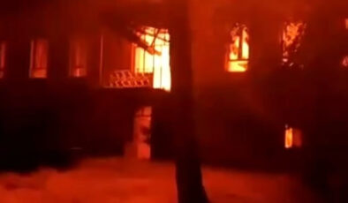 Denizli’de Cumhuriyet’in birinci yıllarından kalma ilkokul alevler içinde kaldı