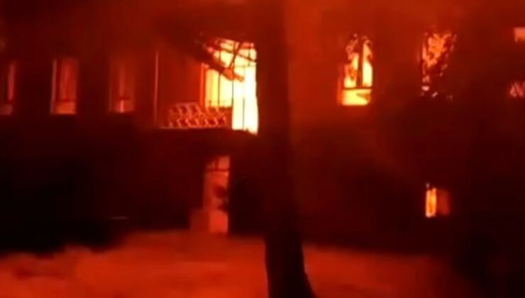 Denizli’de Cumhuriyet’in birinci yıllarından kalma ilkokul alevler içinde kaldı