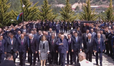 Devlet Bahçeli’den Ülkücü Şehitler Anıtı’na ziyaret