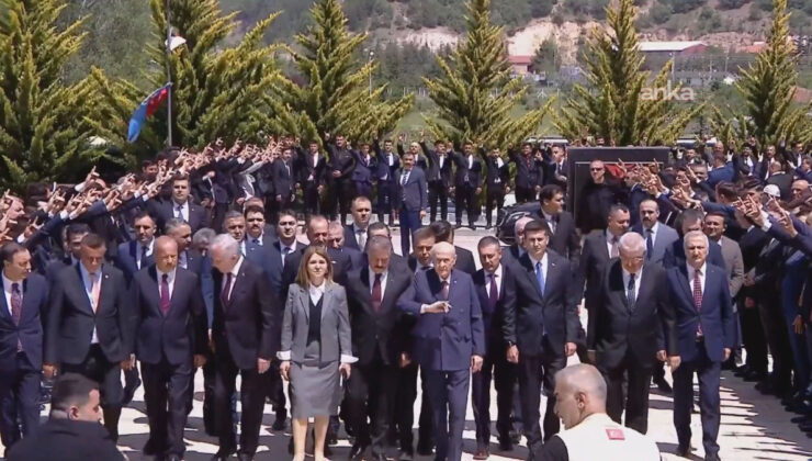 Devlet Bahçeli’den Ülkücü Şehitler Anıtı’na ziyaret