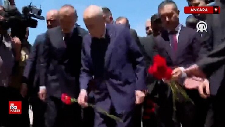 Devlet Bahçeli’den Ülkücü Şehitler Anıtı’na ziyaret