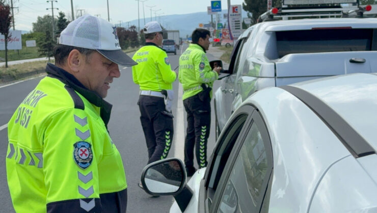 Düzce’de kırmızı ışıkta geçenler havadan yakalandı