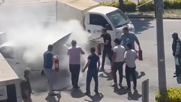 Düzce’de seyir halindeyken alev alan arabası etraftakiler söndürdü