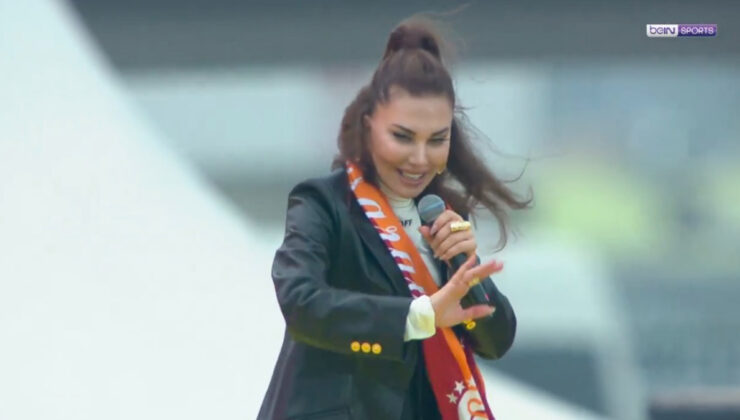 Ebru Yaşar, Galatasaraylıları müzikleriyle coşturdu