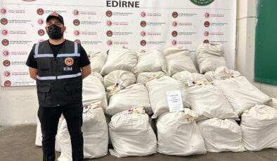 Edirne’de iki tırda 318 kilogram uyuşturucu ele geçirildi