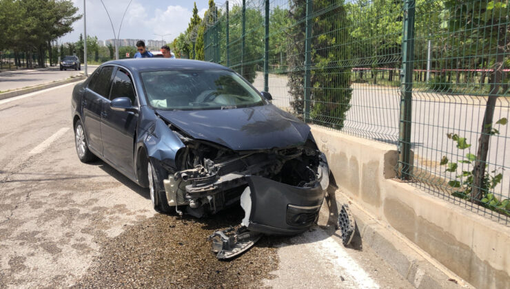 Elazığ’da araba duvara çarptı: 1 yaralı