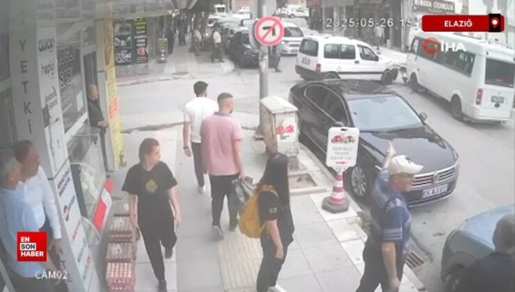 Elazığ’da hafif ticari araçla minibüs çarpıştı, kaza anı