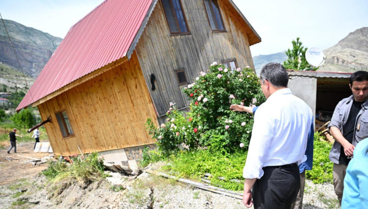 Erzurum’da heyelan: Yollar çöktü, 38 konut tahliye edildi