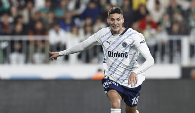 Fenerbahçe’nin Süper Lig’de kırmızı kart gören tek ismi Mert Müldür