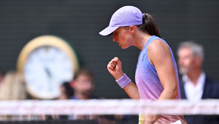 Fransa Açık’ta Swiatek, Rıbakina’yı eleyerek çeyrek finale yükseldi