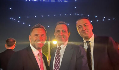 Galatasaray, gökyüzünü sarı-kırmızı yaptı