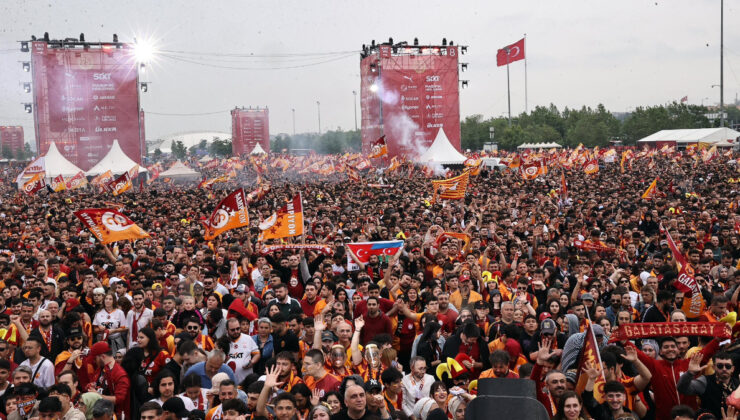 Galatasaray taraftarı, kutlamalar için Yenikapı’ya akın etti
