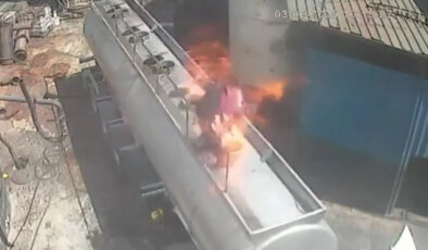 Gaziantep’te ağzında sigara ile açtığı tanker kapağı patladı