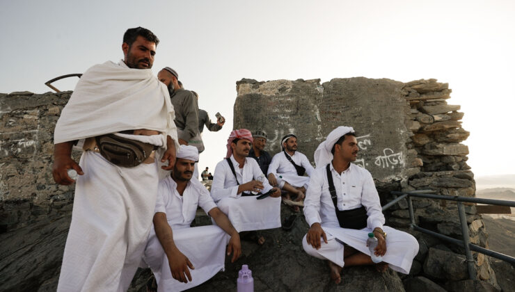 Hacı adaylarından birinci vahyin indiği Hira Mağarası’na ziyaret