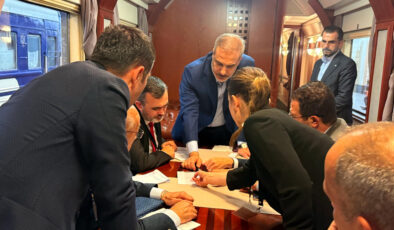 Hakan Fidan, Kiev’den trenle döndü