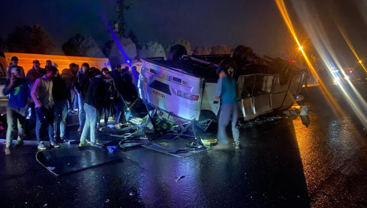 Hatay’da midibüs devrildi: 25 yaralı