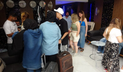 İranlı turistler Van esnafına ikili bayram yaşattı