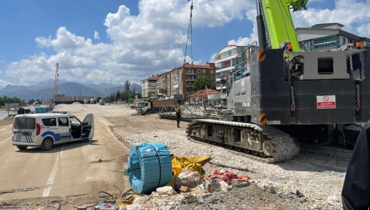 Isparta’da vincin kaldırdığı demir yüklü halat koptu: 3 personel yaralandı