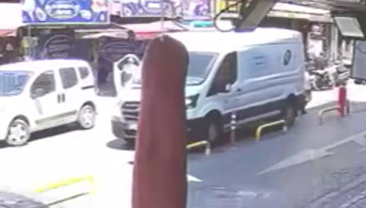 İstanbul Beyoğlu’nda geriye yanlışsız hareket yapan minibüs bayana çarptı